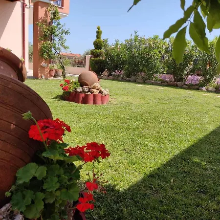 Olive Grove House Апартамент